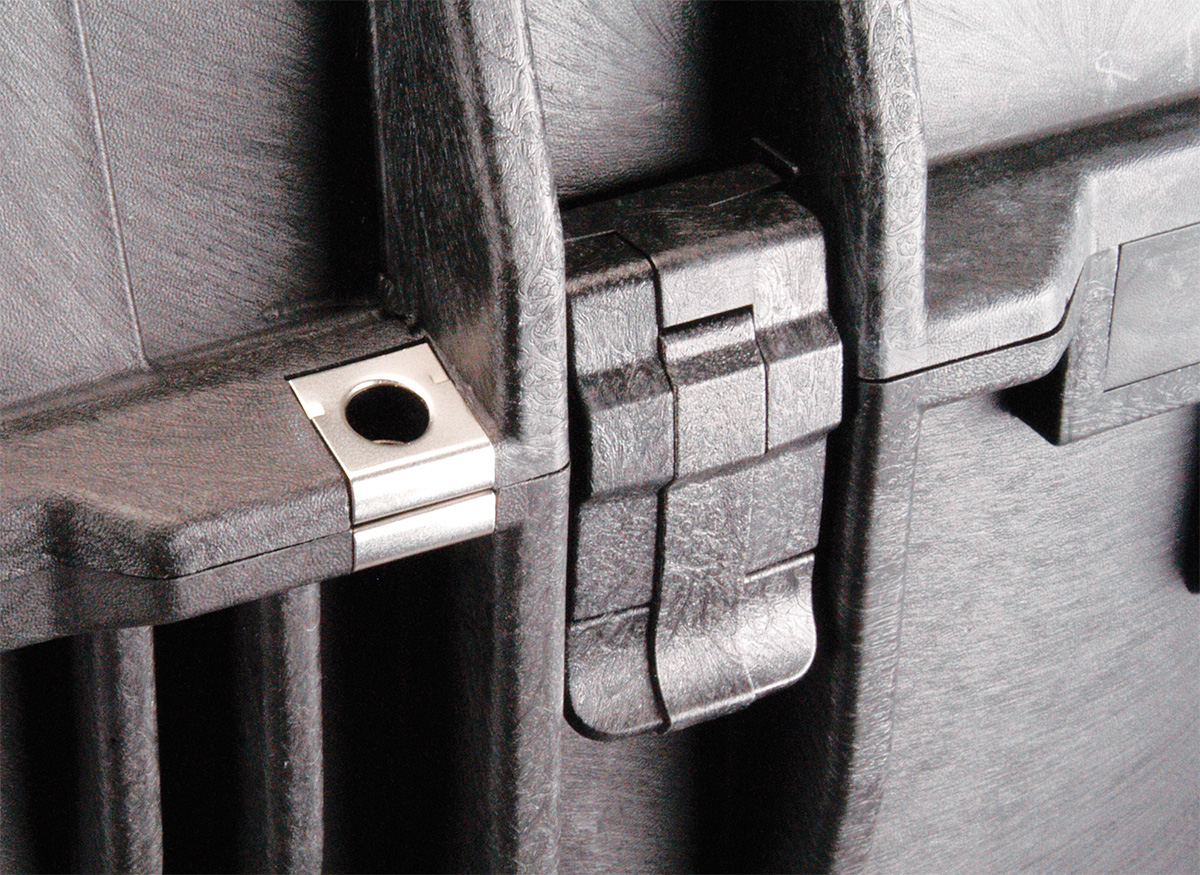 Защитный миникейс Pelican 1400 - двушаговые замки-защелки